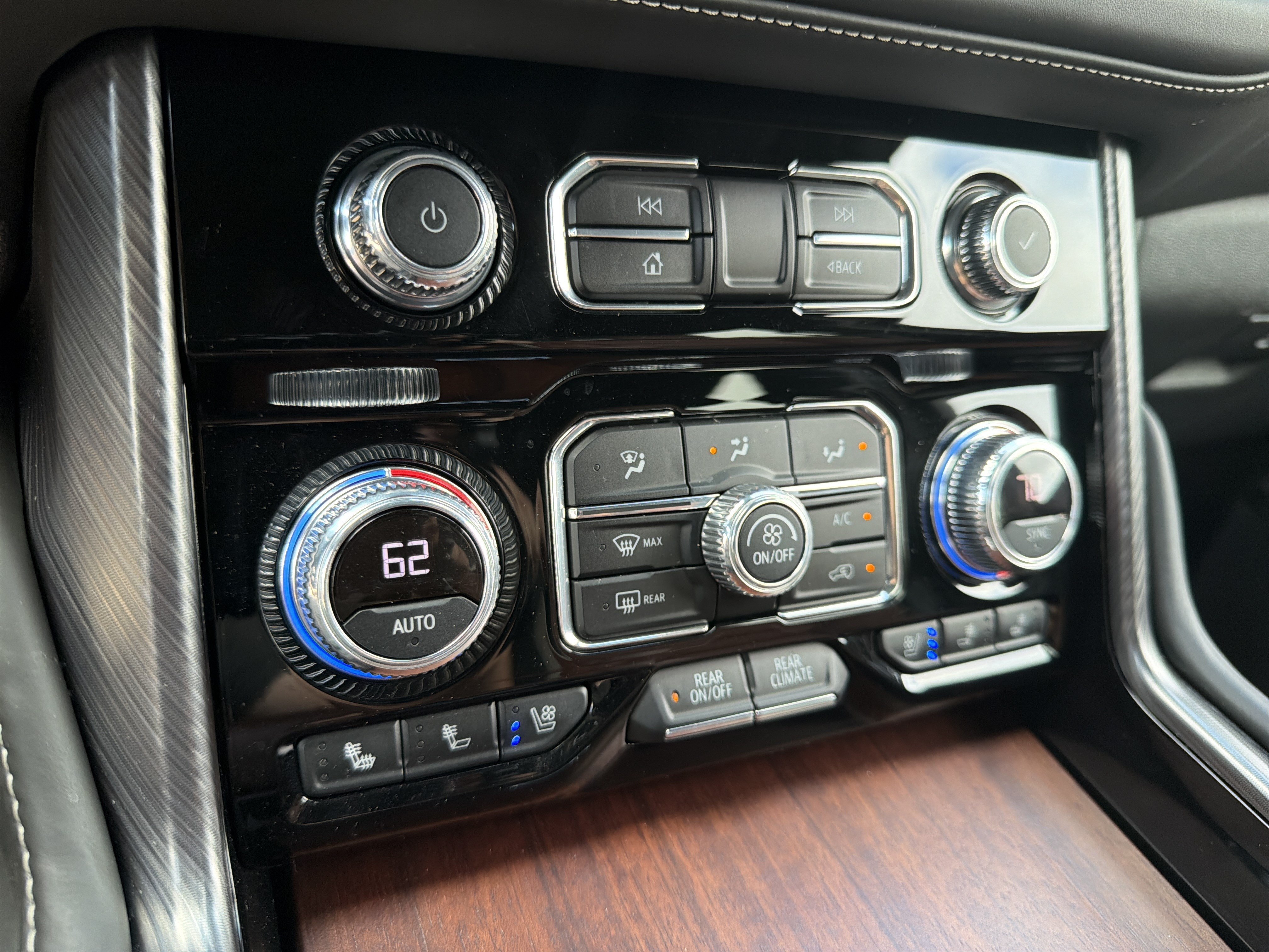 Certified 2023 GMC Yukon XL Denali Ultimate AWD/4WD image 30