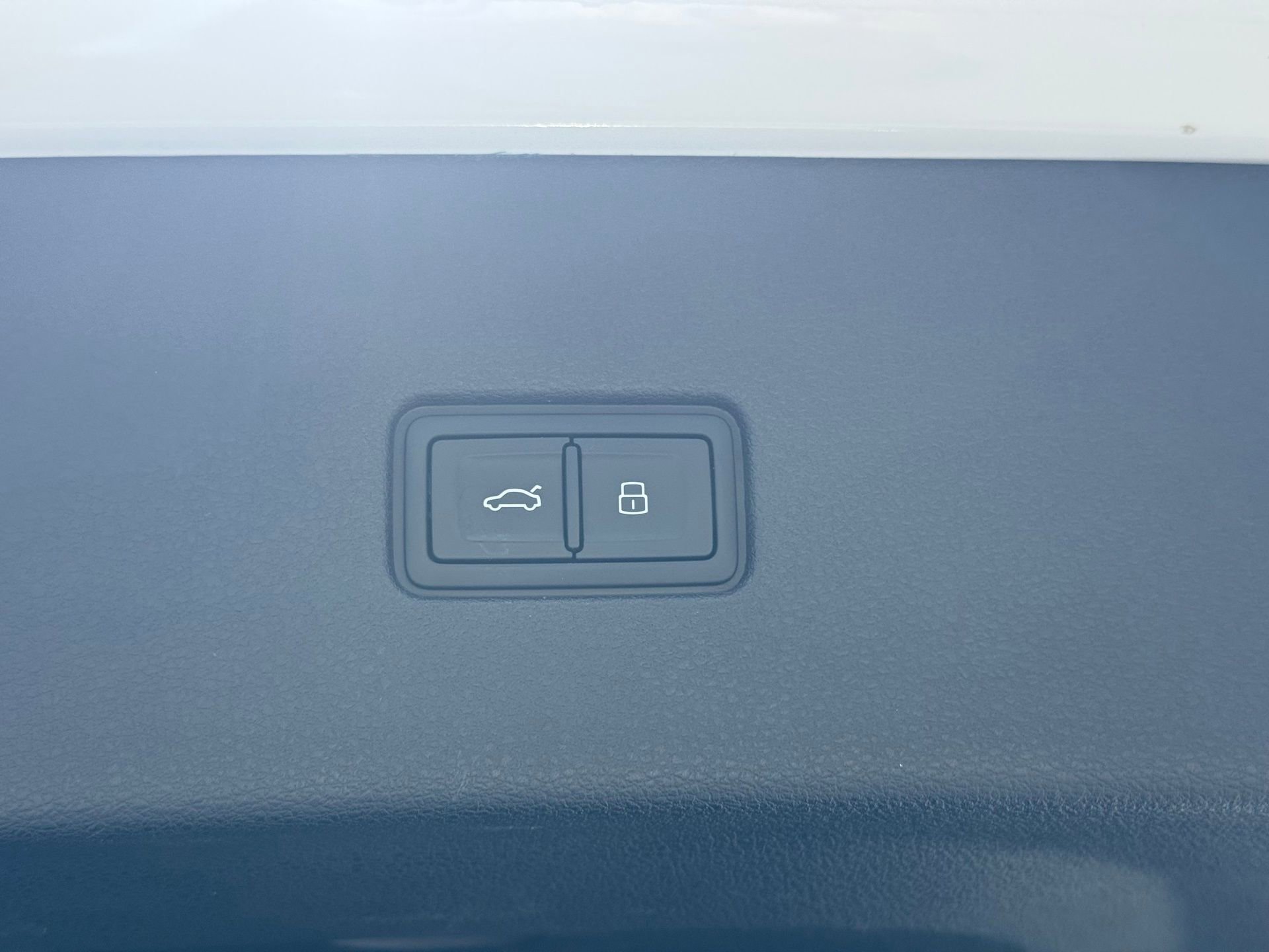 Used 2023 Audi Q8 Premium w/ Convenience Package image 25