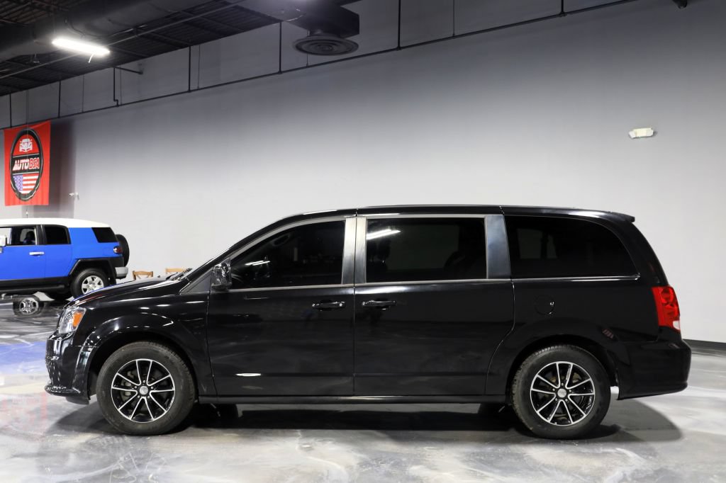 Used 2018 Dodge Grand Caravan SE FWD image 4