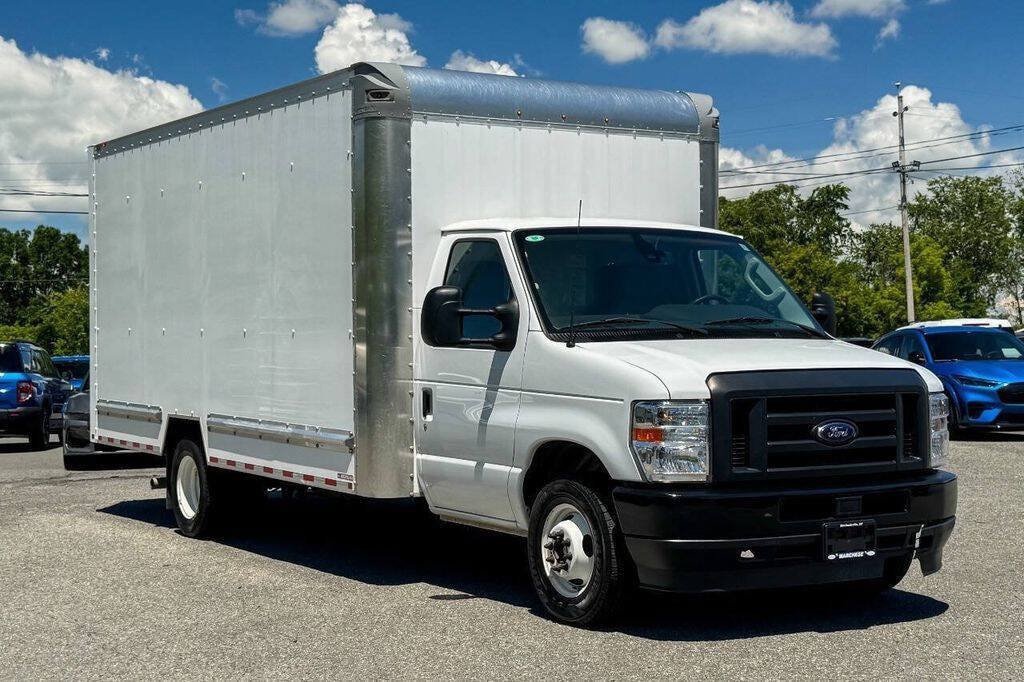 Used 2024 Ford E-350 and Econoline 350 Super Duty w/ Driver's Safety Package RWD image 1