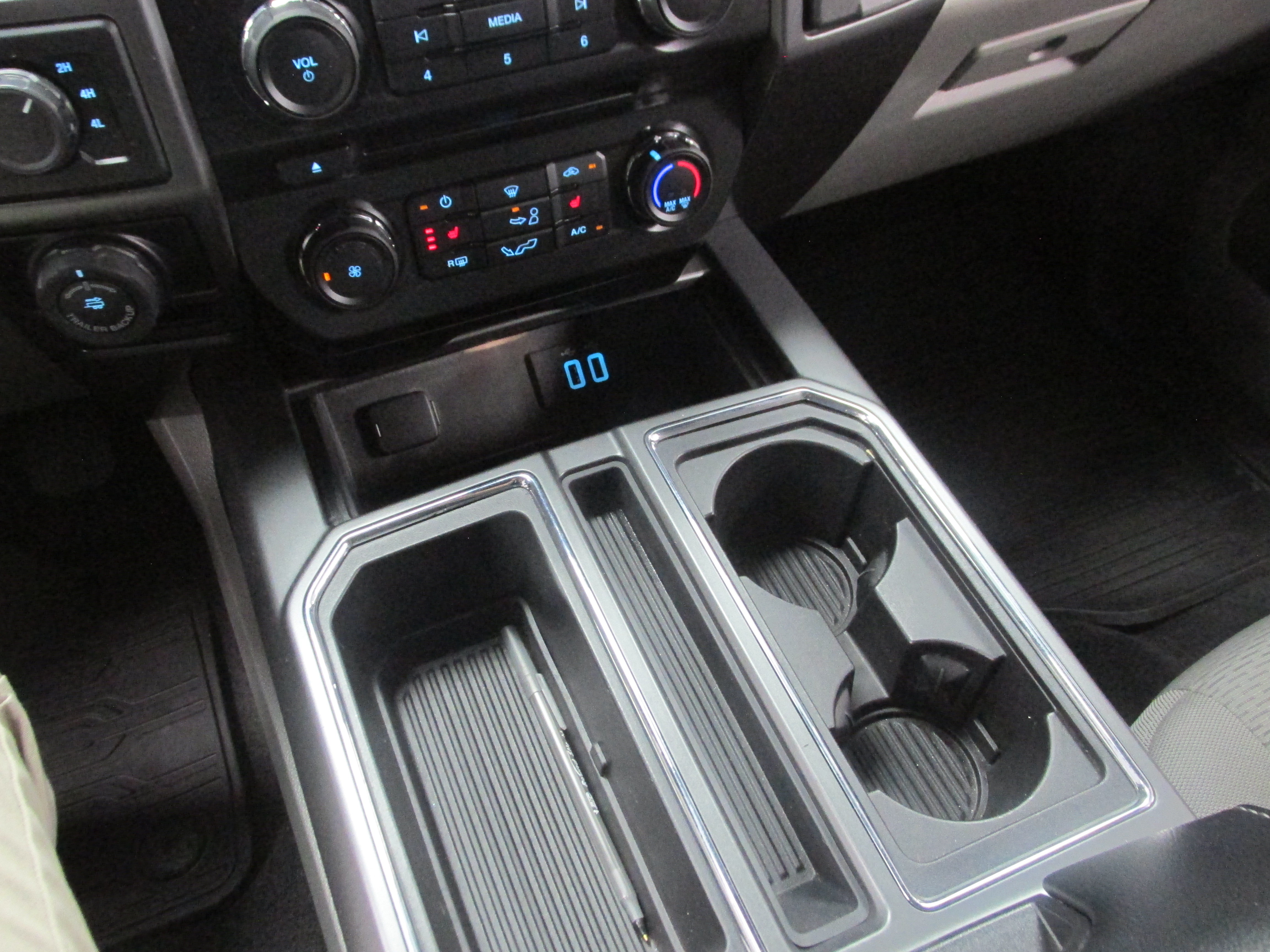 Used 2016 Ford F150 XLT w/ Equipment Group 302A Luxury AWD/4WD image 38