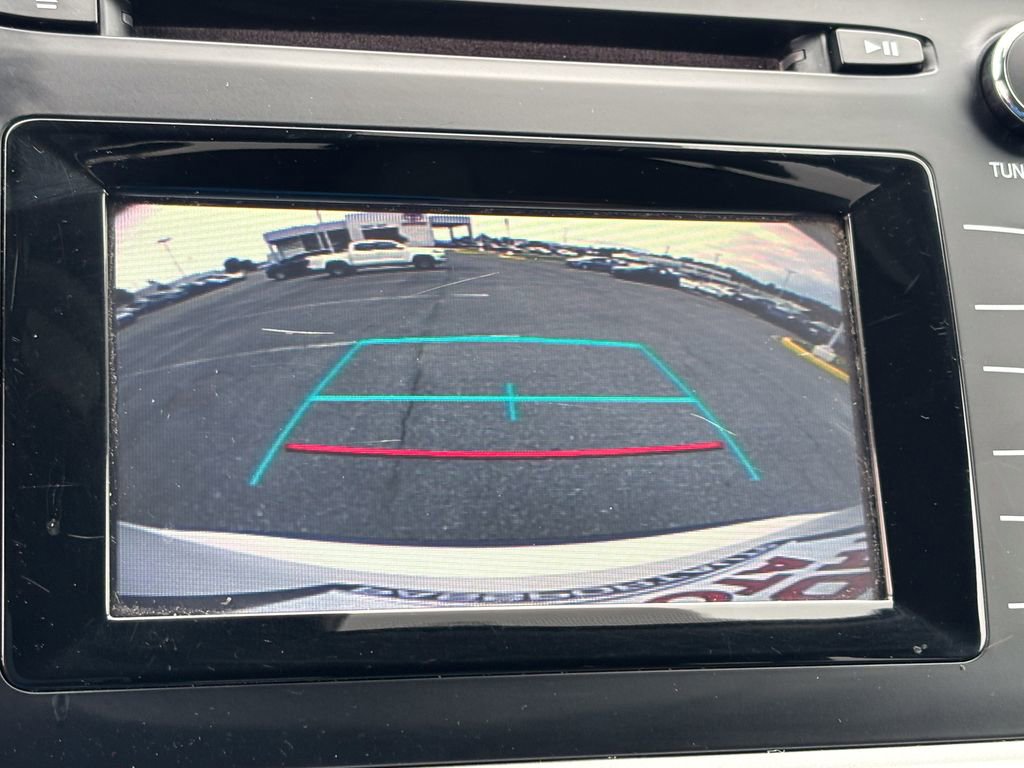 Used 2019 Toyota Highlander LE FWD image 21