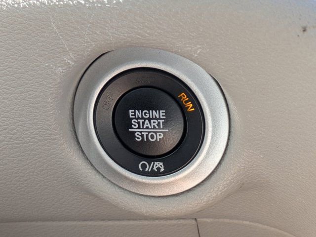 Used 2024 Chrysler Pacifica Touring-L image 25