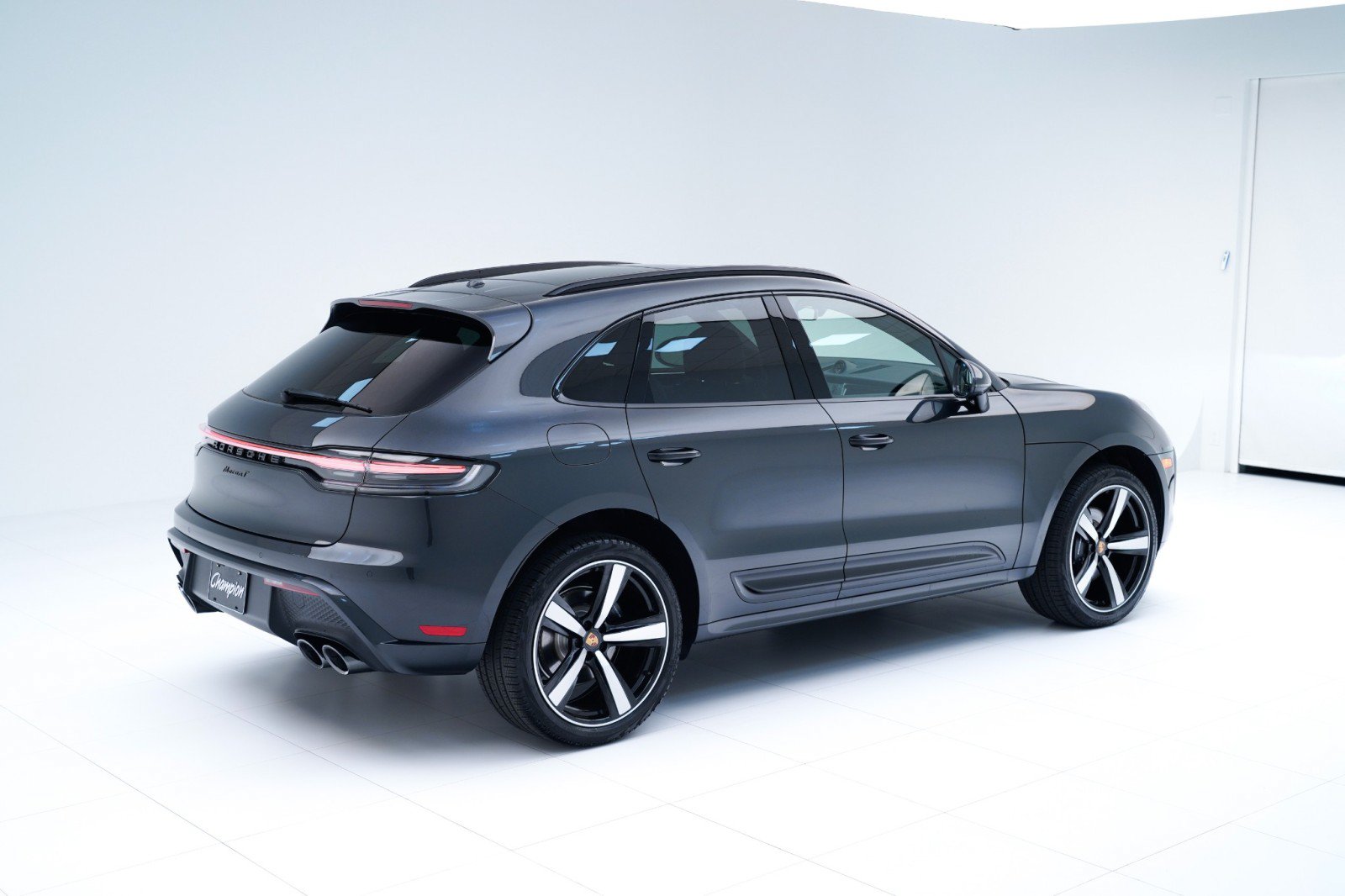 Certified 2026 Porsche Macan Turbo AWD/4WD image 9