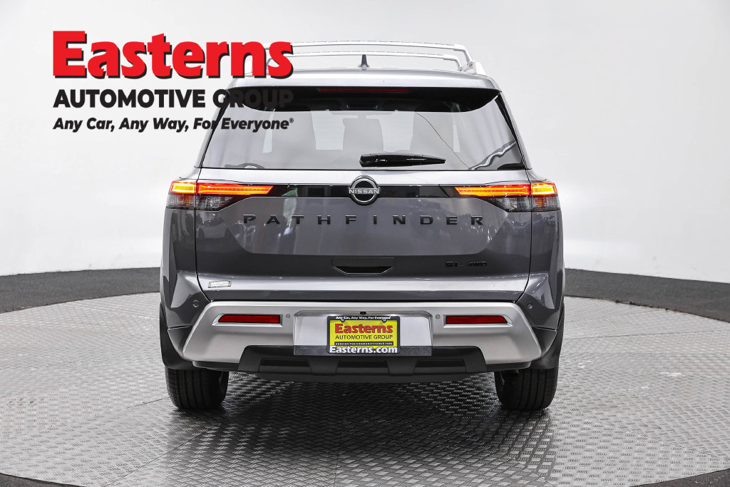 Used 2024 Nissan Pathfinder SL w/ Black Appearance Package AWD/4WD image 7
