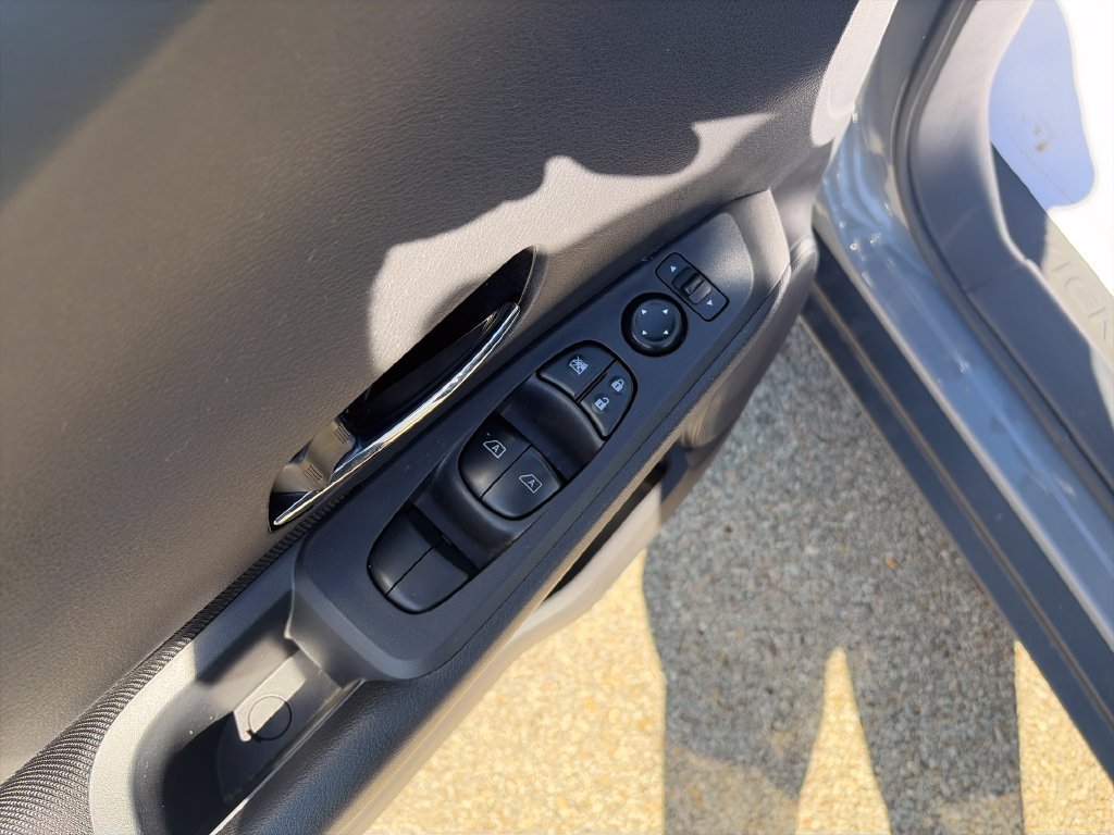 Used 2024 Nissan Kicks SV w/ Exterior Package FWD image 12