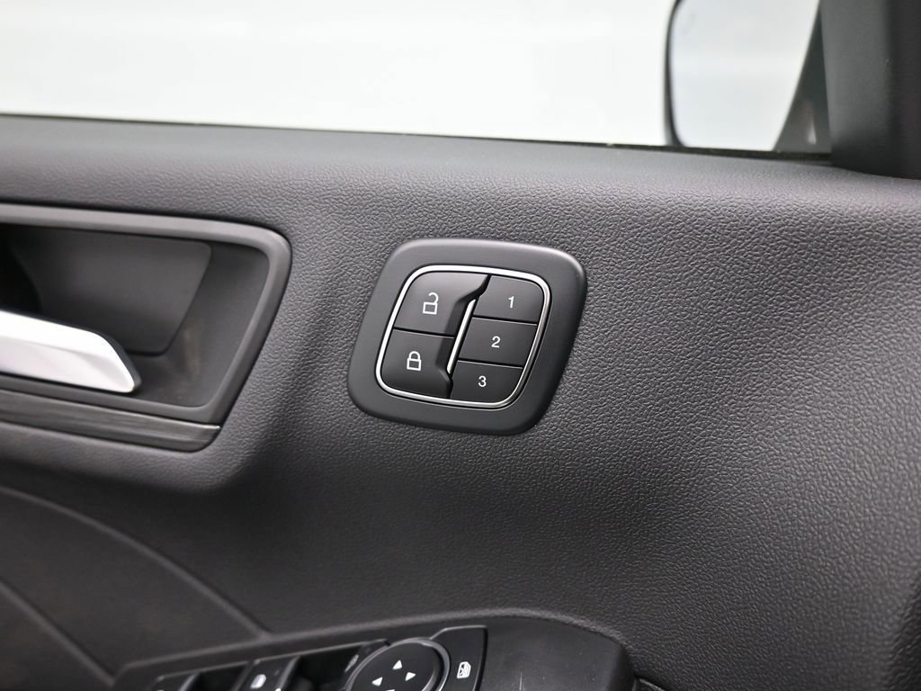 New 2025 Ford Escape SE w/ PHEV Premium Package image 11