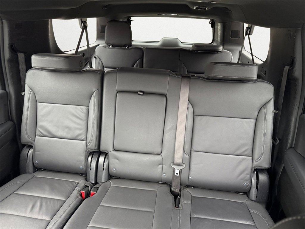 Used 2025 Chevrolet Suburban Z71 image 13