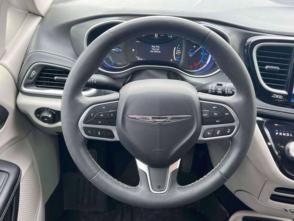 Used 2022 Chrysler Pacifica Touring-L FWD image 15