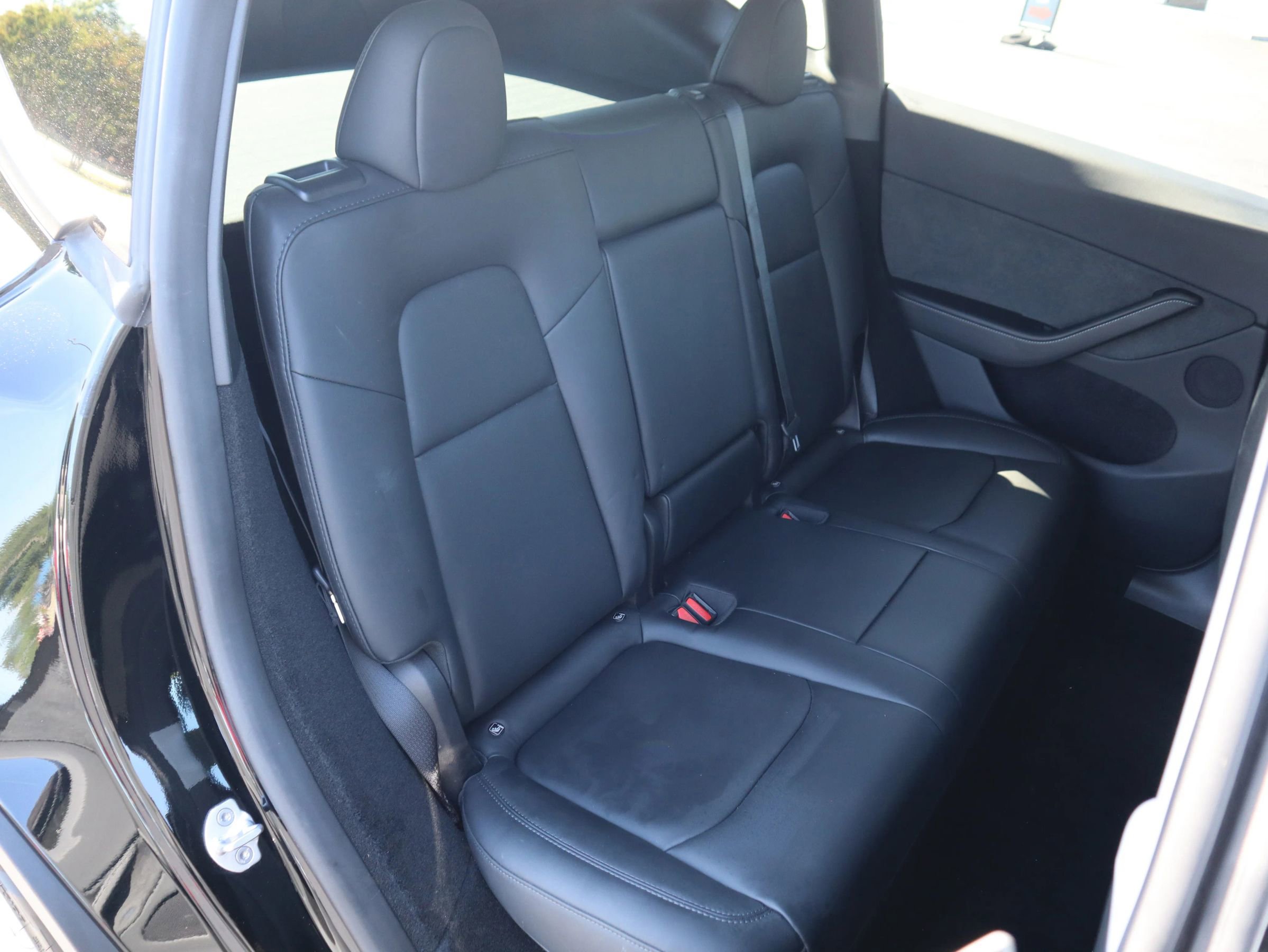 Used 2024 Tesla Model Y Long Range AWD/4WD image 4