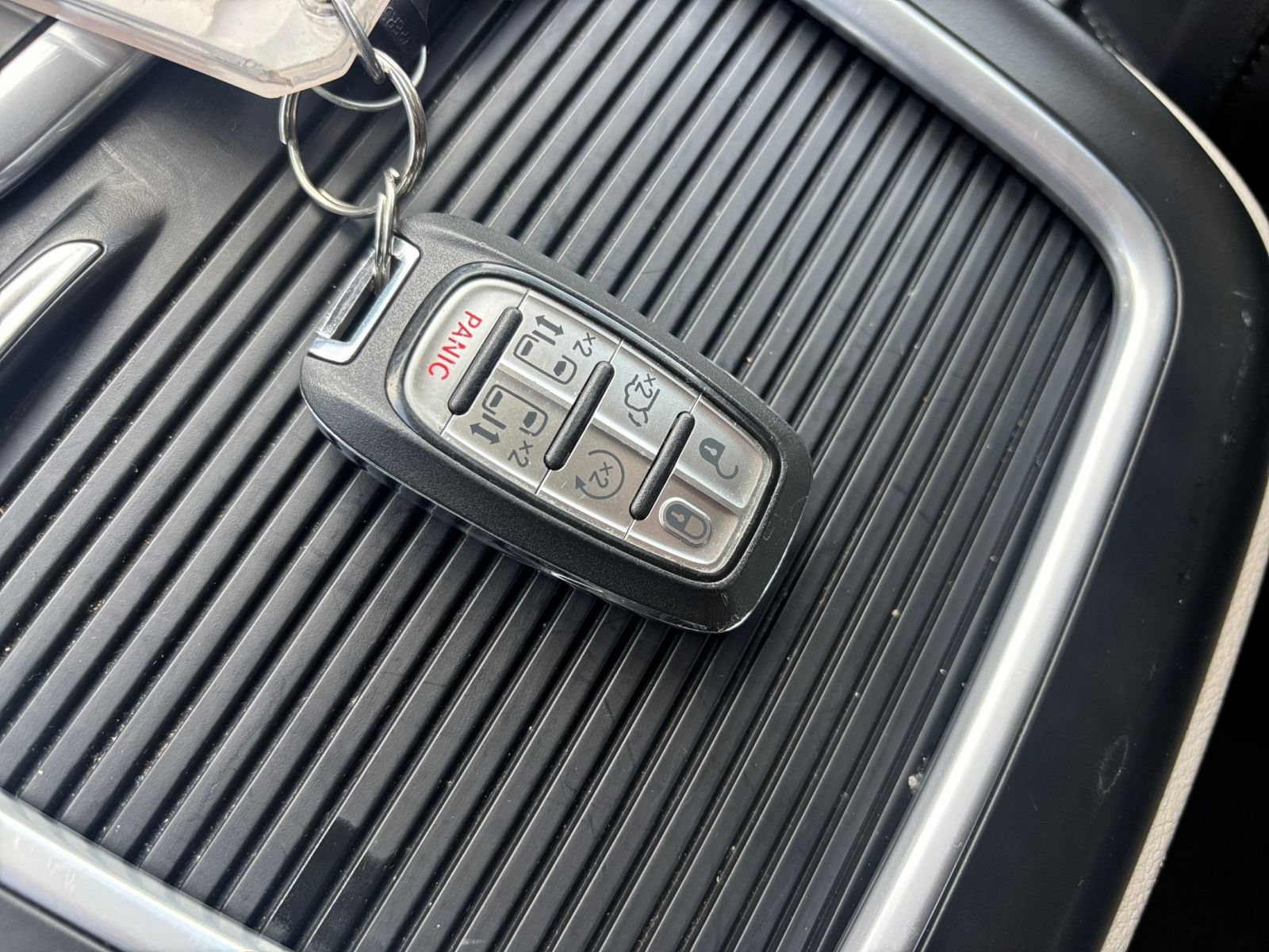 Used 2024 Chrysler Pacifica Touring-L FWD image 26