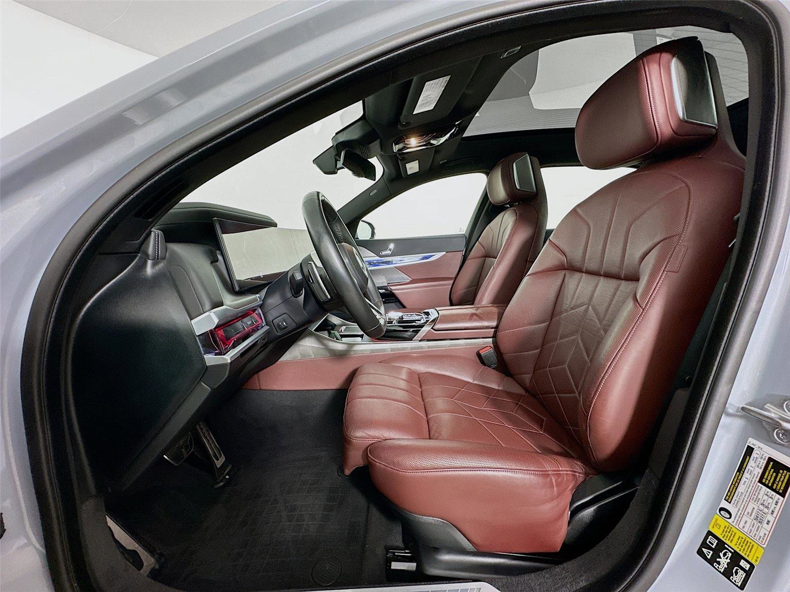 Used 2023 BMW 760i xDrive image 22