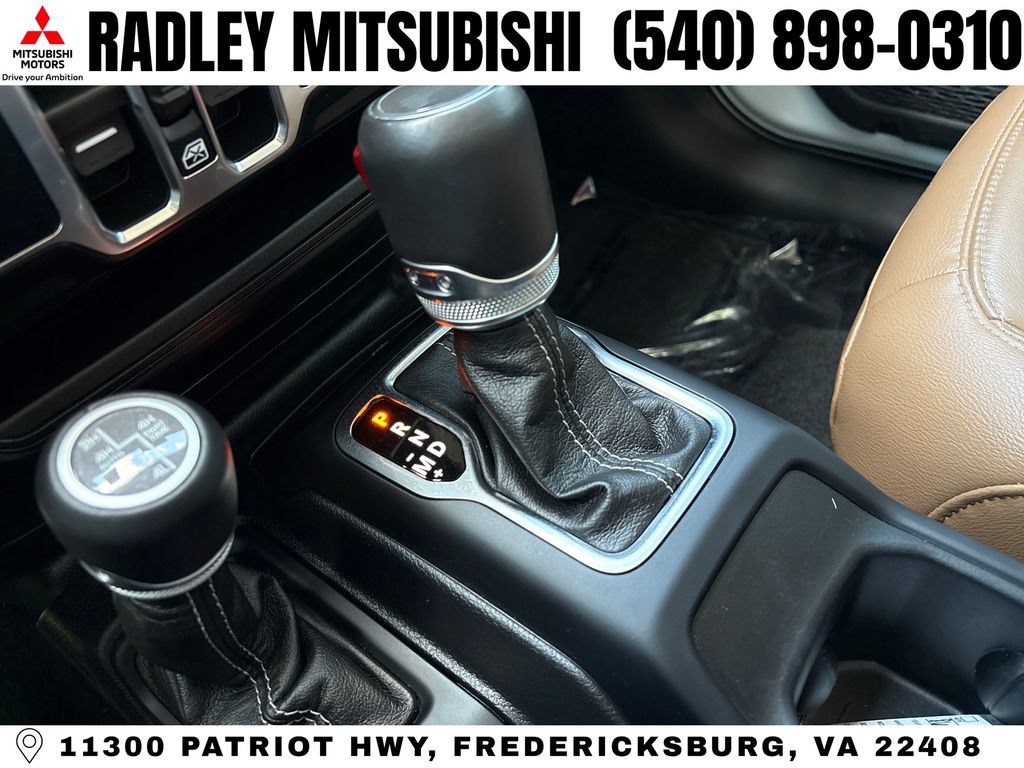 Used 2023 Jeep Wrangler Unlimited Sahara w/ Cold Weather Group AWD/4WD image 14