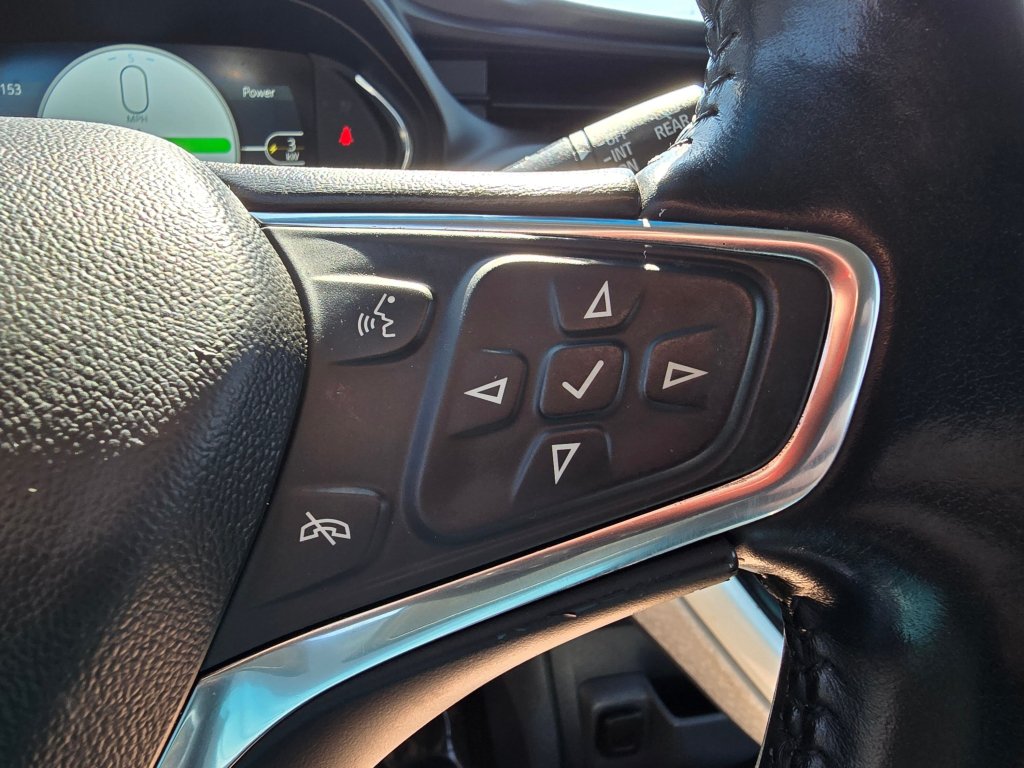 Used 2020 Chevrolet Bolt Premier w/ Infotainment Package FWD image 6