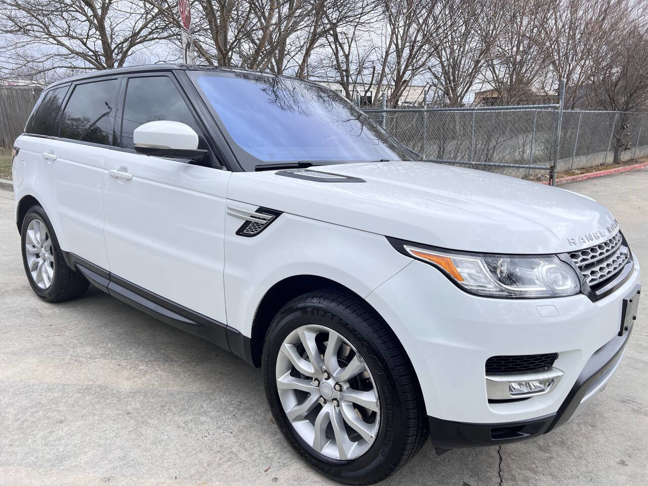 Used 2017 Land Rover Range Rover Sport HSE image 6