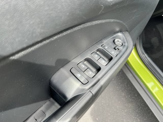 Used 2024 Hyundai Venue SEL FWD image 11
