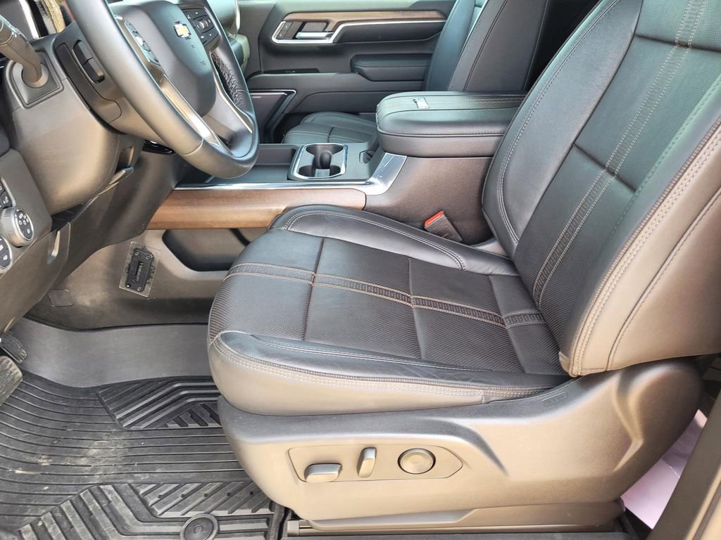 Used 2024 Chevrolet Silverado 3500 High Country w/ Technology Package image 10