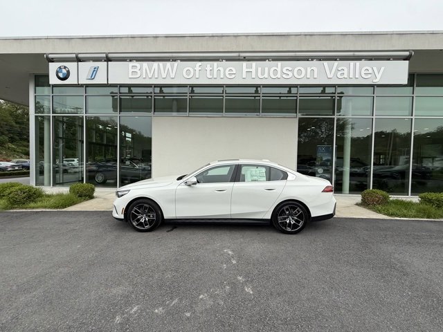 New 2026 BMW 530i xDrive w/ Premium Package