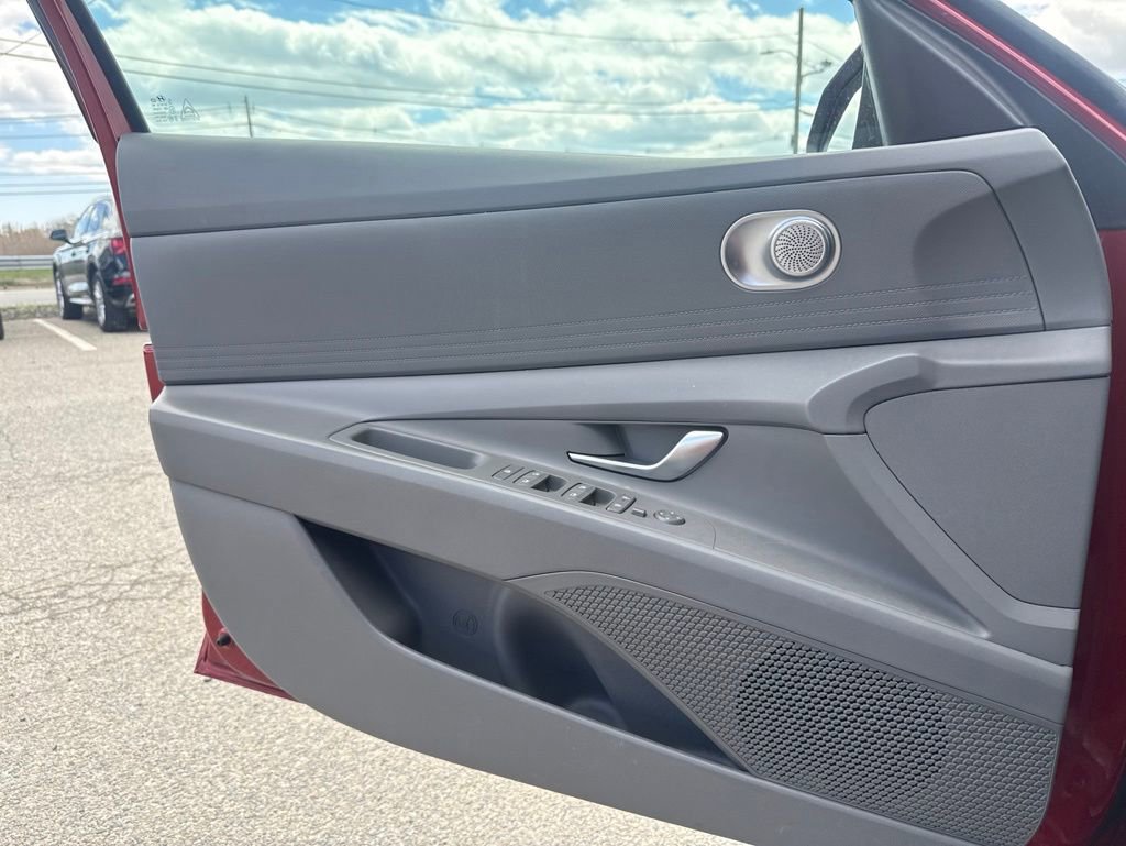 Used 2024 Hyundai Elantra SEL FWD image 15