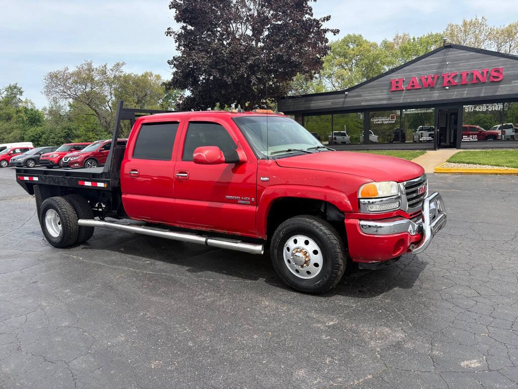 Used 2005 GMC Sierra 3500 SLT w/ Heavy-Duty Power Package AWD/4WD image 3