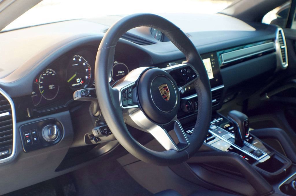Used 2023 Porsche Cayenne Platinum Edition AWD/4WD image 21