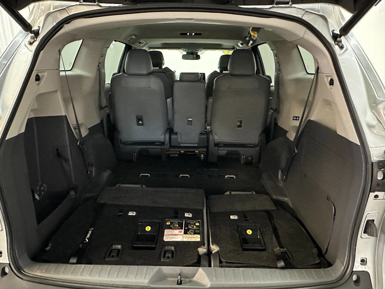 Used 2021 Toyota Sienna XLE image 34