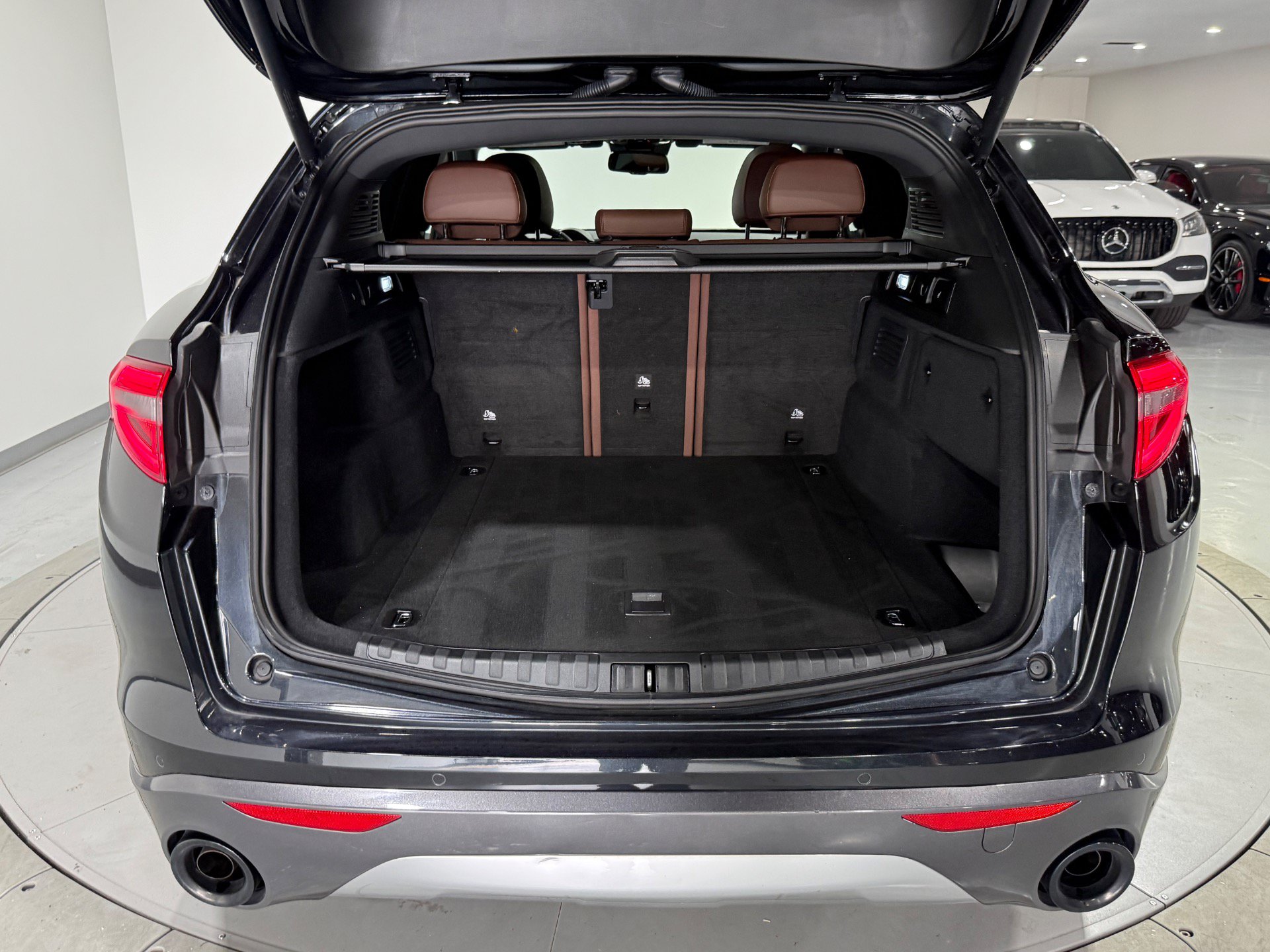 Used 2023 Alfa Romeo Stelvio Ti AWD/4WD image 13