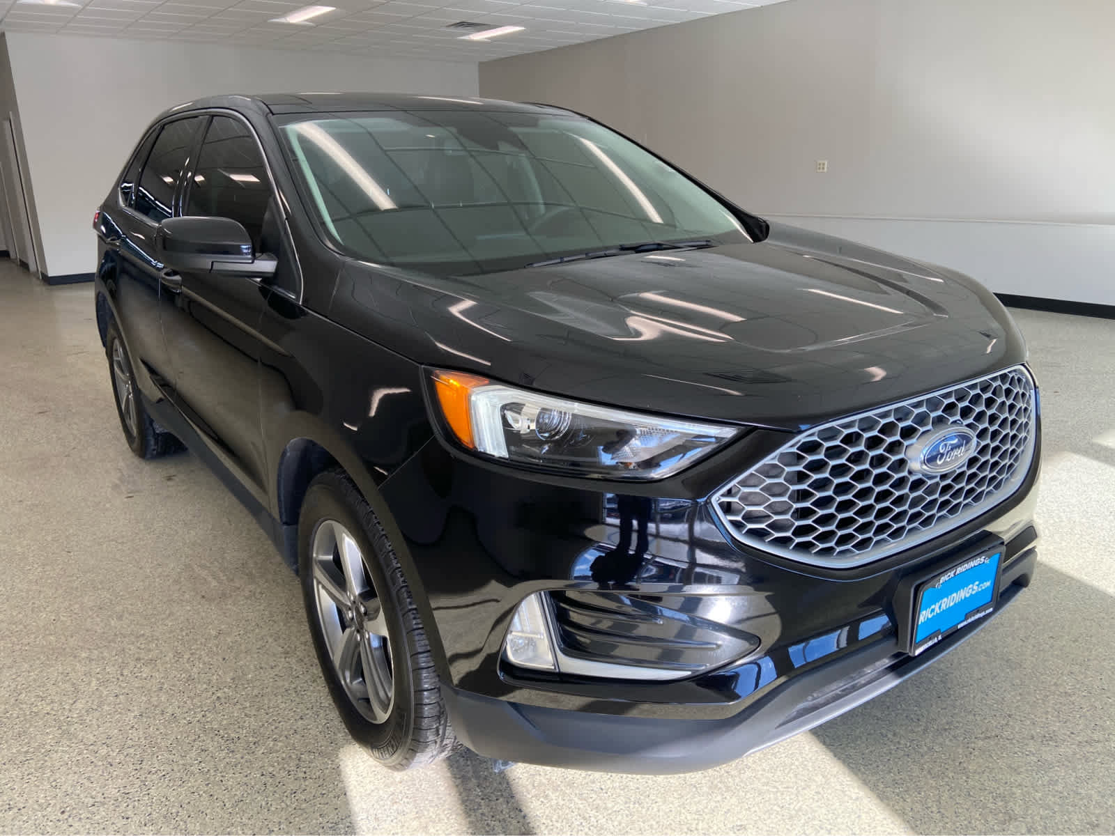 Used 2024 Ford Edge SEL w/ Convenience Package image 4