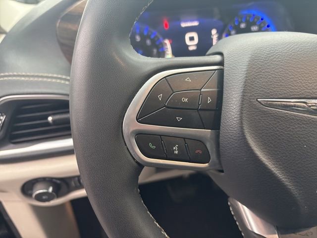 Used 2023 Chrysler Pacifica Limited image 14