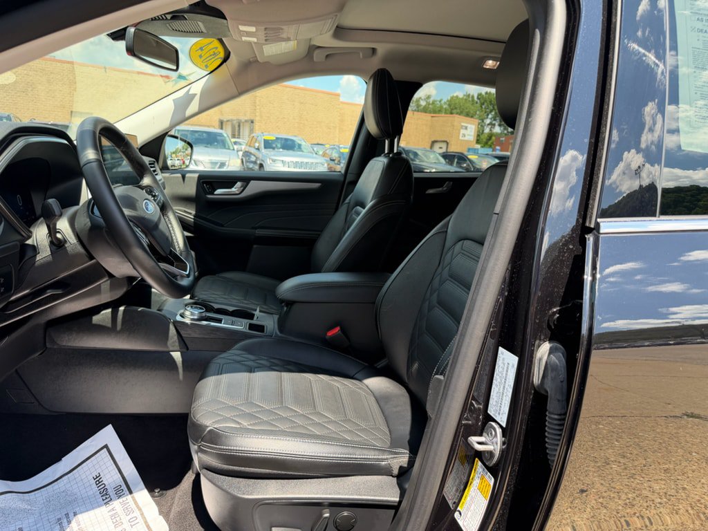 Used 2024 Ford Escape Platinum w/ Premium Technology Package AWD/4WD image 8