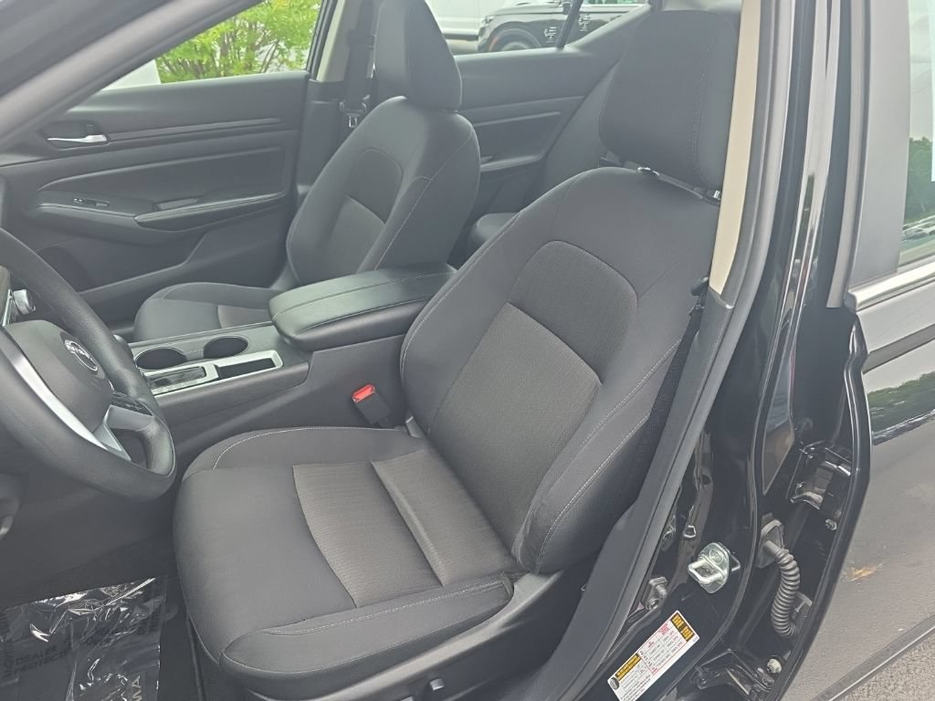 Used 2025 Nissan Altima 2.5 SV FWD image 13