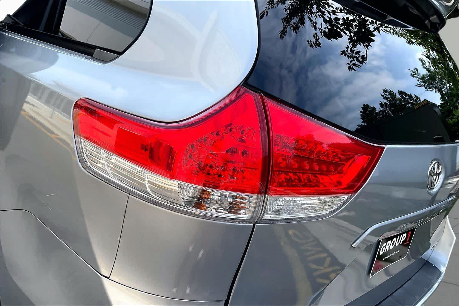 Used 2014 Toyota Sienna XLE w/ Entertainment Package FWD image 30