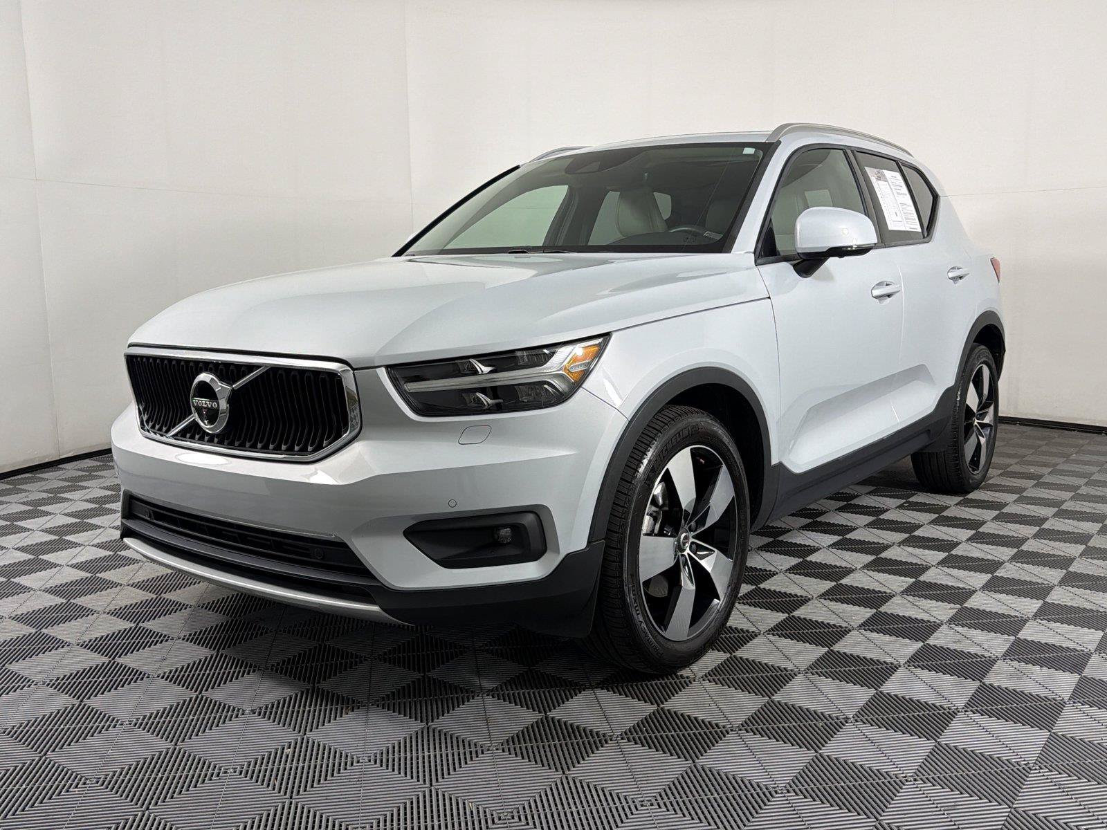 Used 2020 Volvo XC40 T5 Momentum AWD/4WD image 3