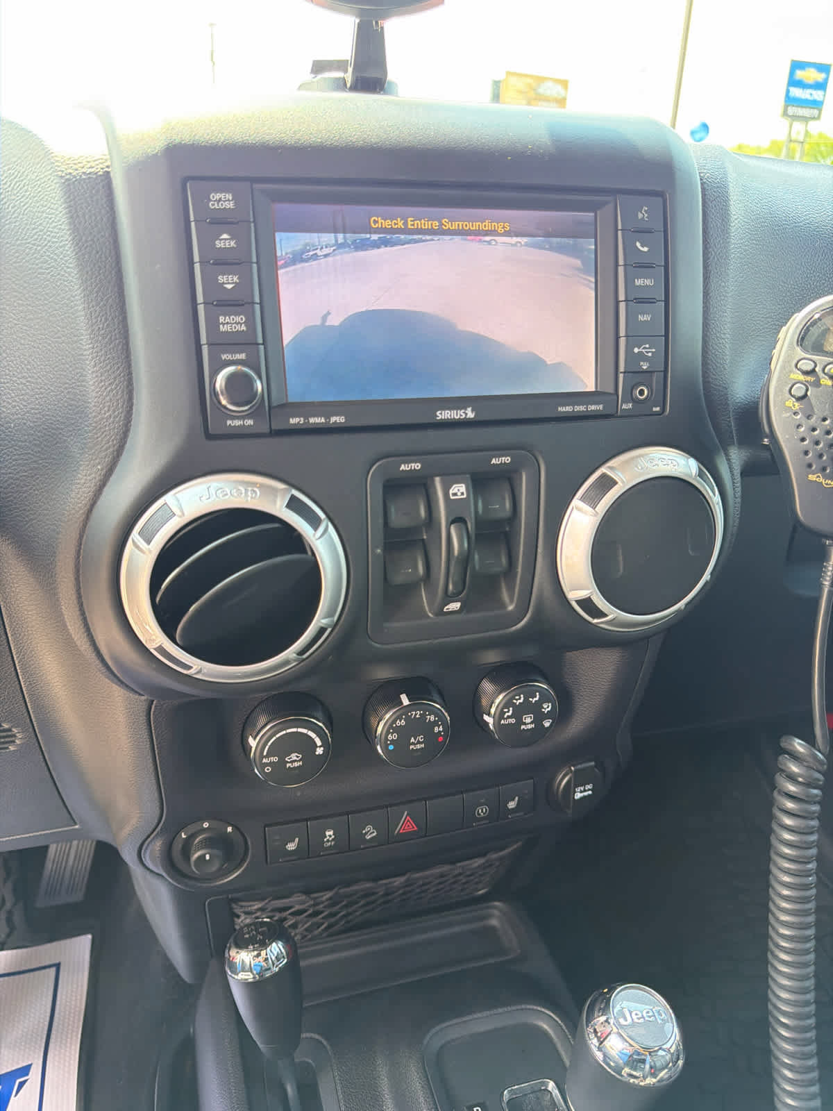 Used 2015 Jeep Wrangler Unlimited Rubicon image 15