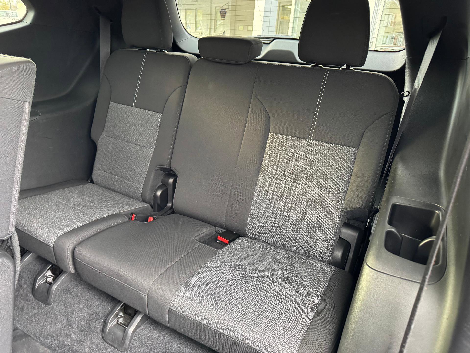 Used 2025 GMC Acadia Elevation image 38