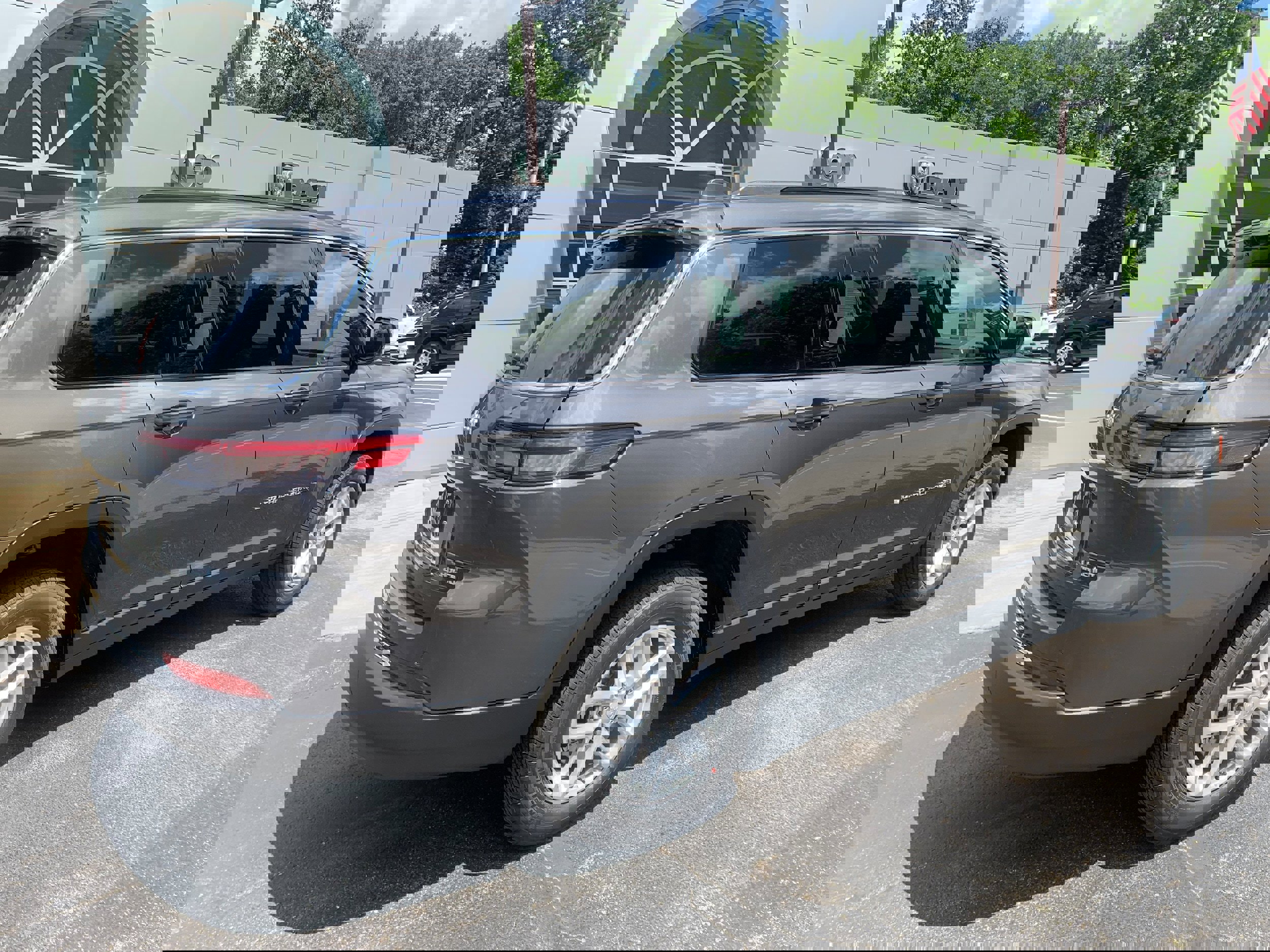 New 2025 Jeep Grand Cherokee L Laredo w/ Luxury Tech Group I image 17