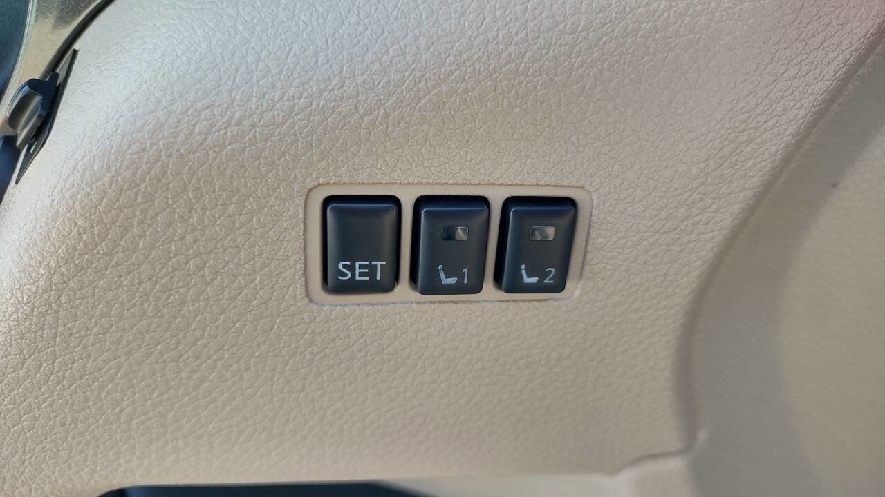 Used 2019 Nissan Rogue SV w/ Premium Package image 14