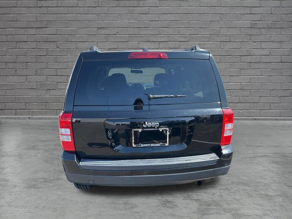 Used 2017 Jeep Patriot Sport w/ Power Value Group FWD image 8