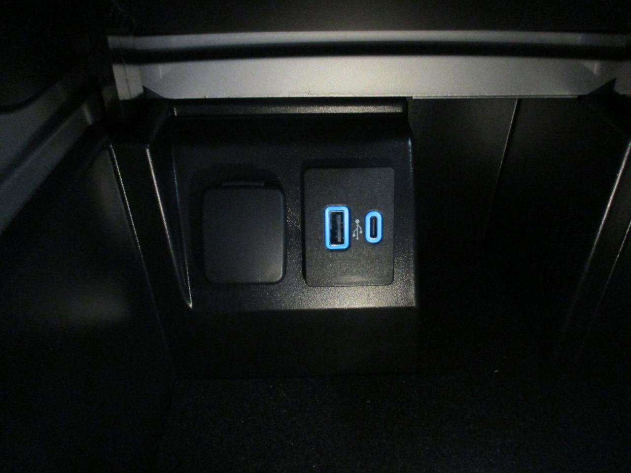 Used 2023 Ford Explorer XLT w/ Equipment Group 202A image 25