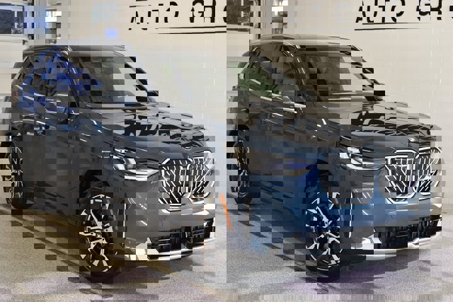 New 2025 BMW X3 xDrive30i w/ Premium Package