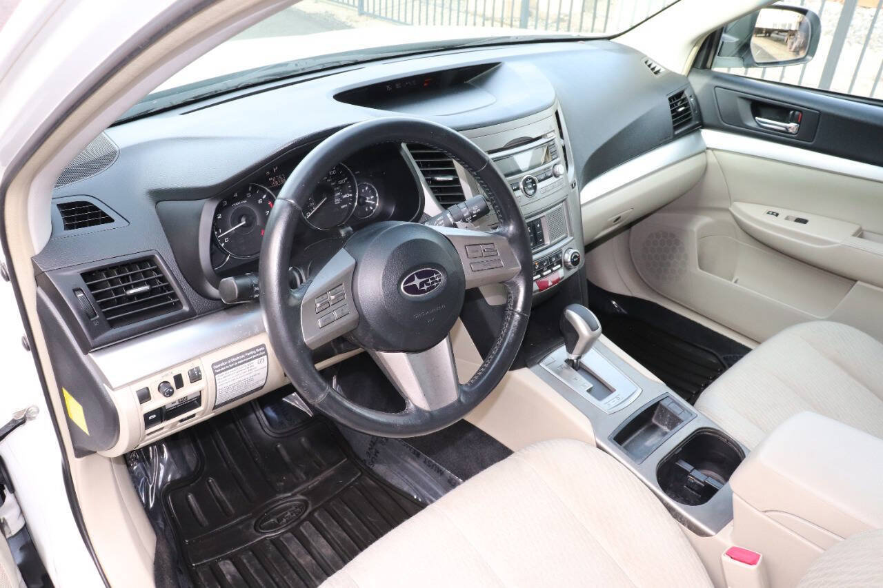 Used 2011 Subaru Outback 2.5i Premium AWD/4WD image 12