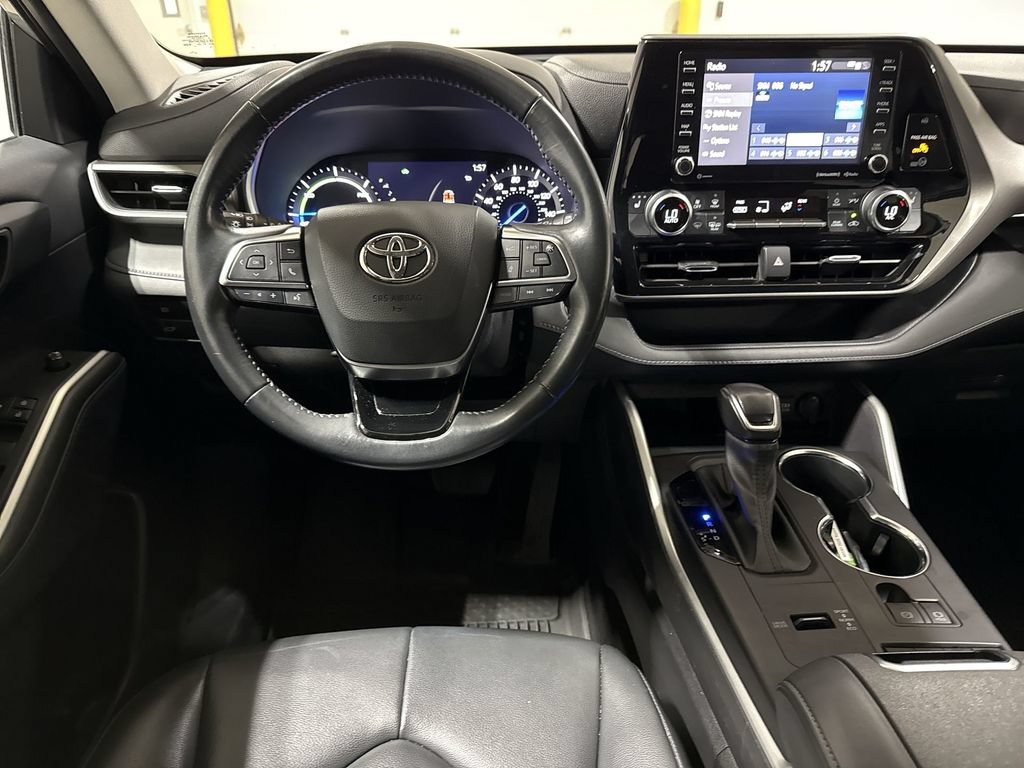Used 2020 Toyota Highlander XLE AWD/4WD image 11