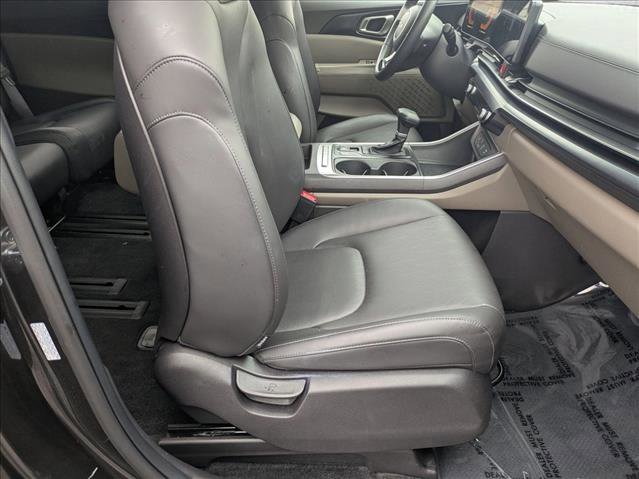 Used 2025 Kia Carnival image 21