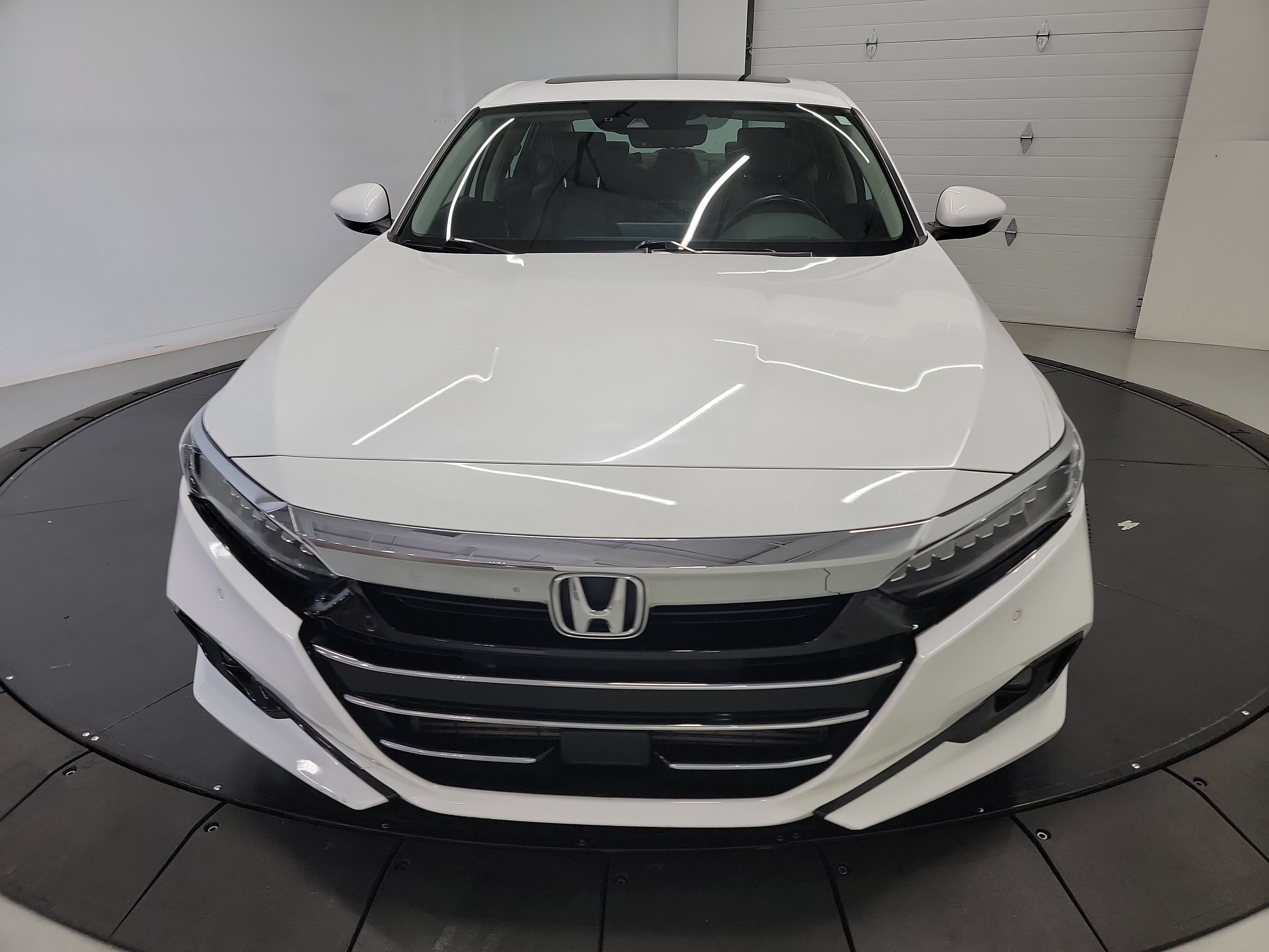 Used 2021 Honda Accord Touring image 2