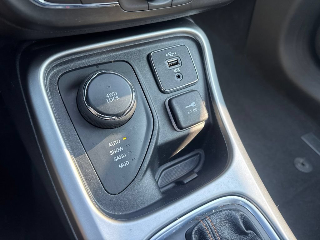 Certified 2021 Jeep Compass Latitude w/ Sun and Sound Group AWD/4WD image 32