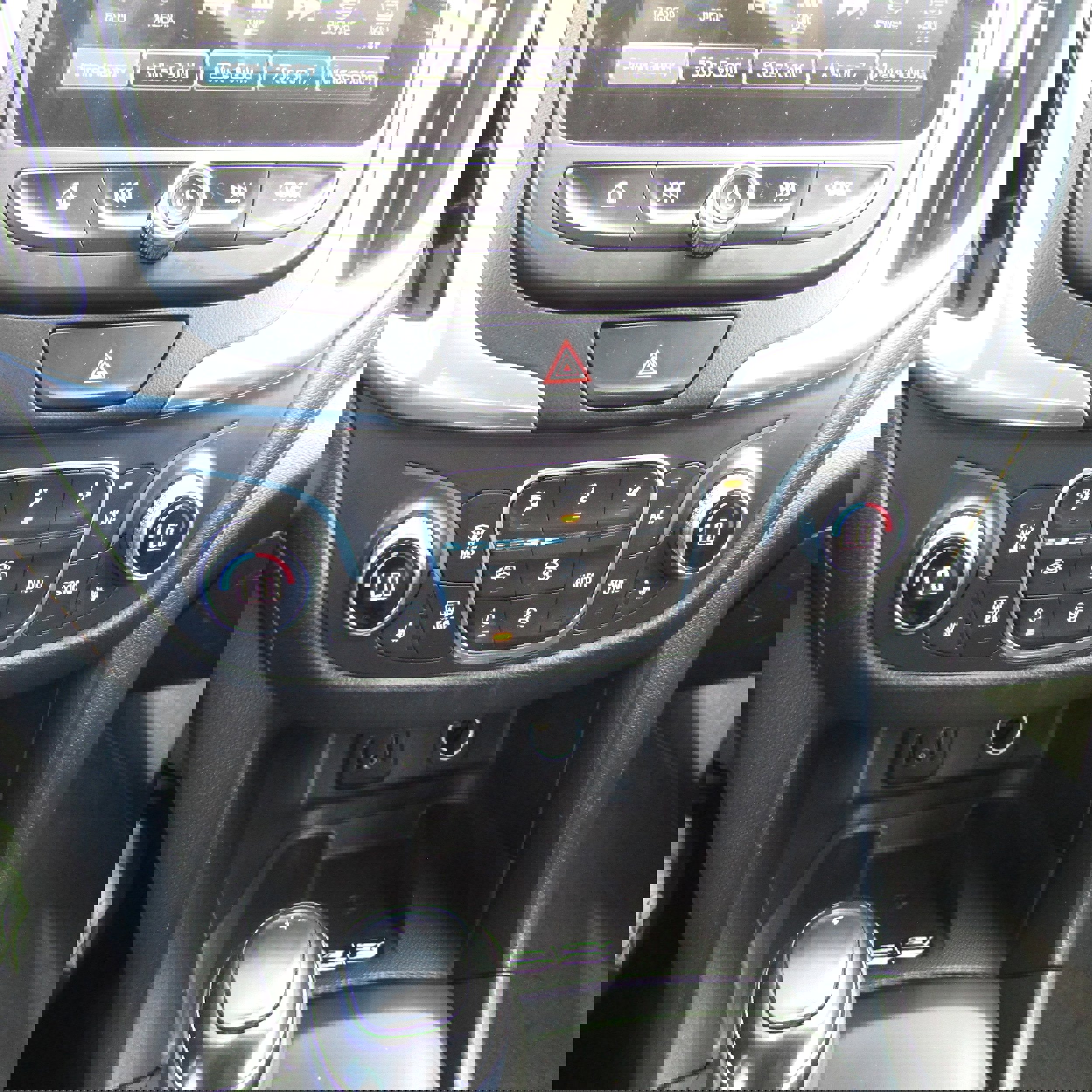 Used 2018 Chevrolet Equinox Premier image 22