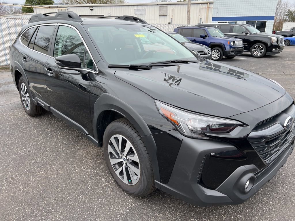 Used 2025 Subaru Outback Premium image 4