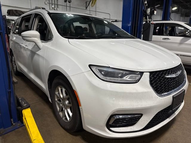 Used 2022 Chrysler Pacifica Touring-L w/ Uconnect Theater Family Group FWD image 7