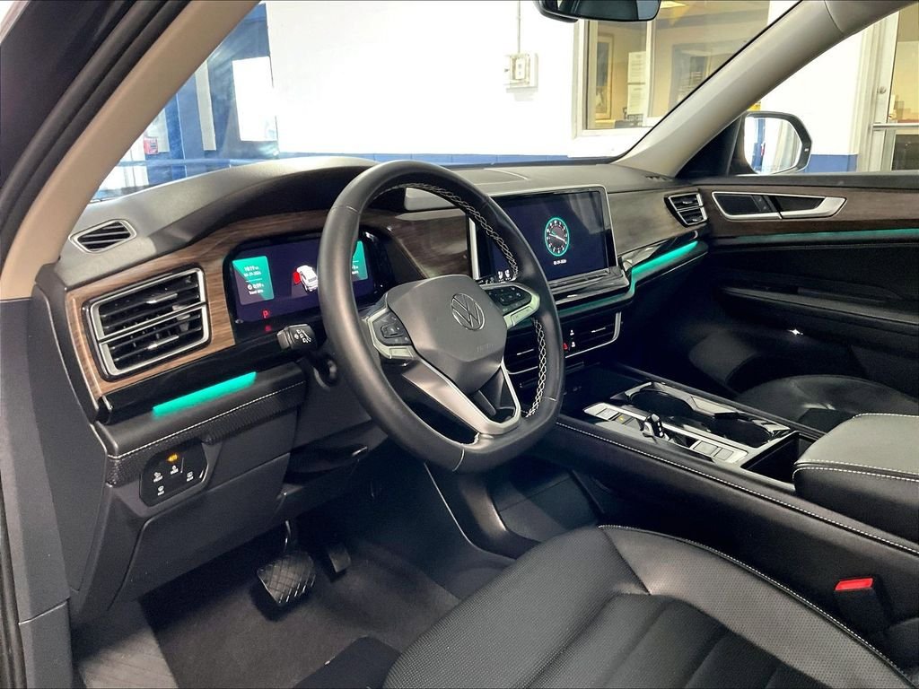 Used 2025 Volkswagen Atlas SEL AWD/4WD image 8