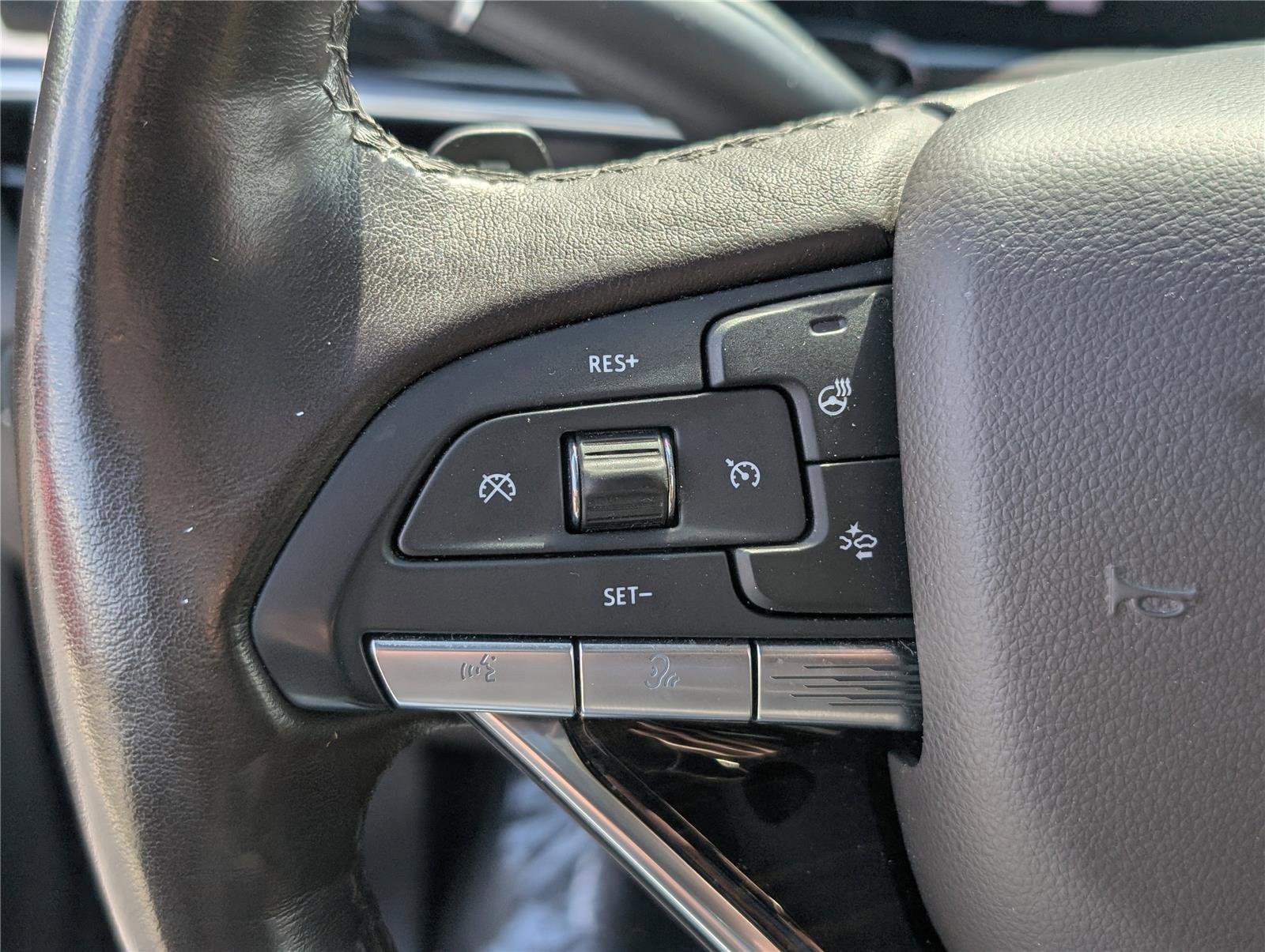 Used 2022 Cadillac Escalade Premium Luxury AWD/4WD image 29